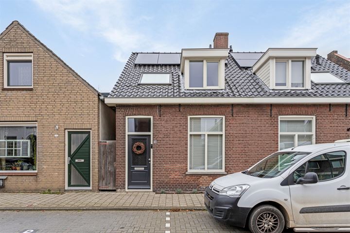 Eerste Zeine 18 in Waalwijk foto