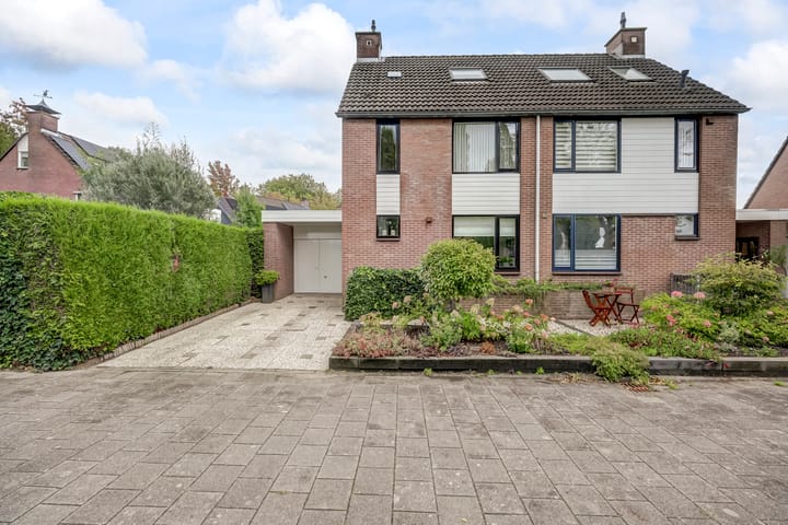 Eikenlaan 32 in Papendrecht foto