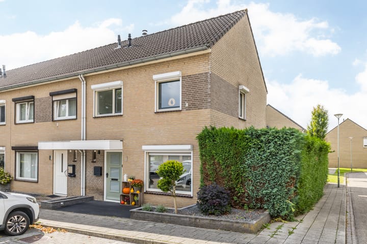 Elf Schoorstenen 15 in Bocholtz foto