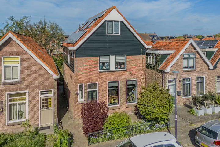 Emmastraat 11 in Oud-Beijerland foto