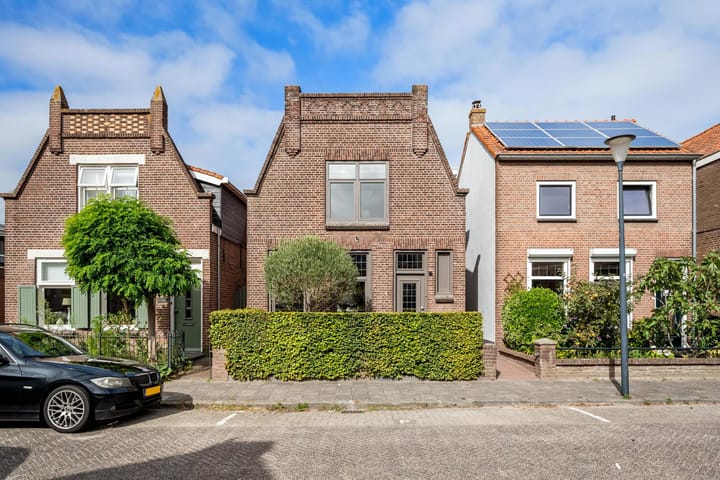 Emmastraat 3 in Oud-Beijerland foto