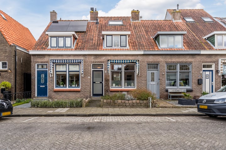 Emmastraat 30 in Oud-Beijerland foto