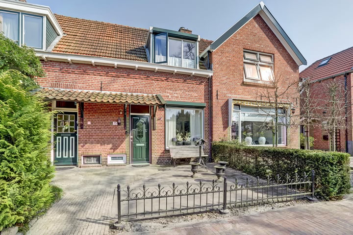 Emmastraat 75 in Borne