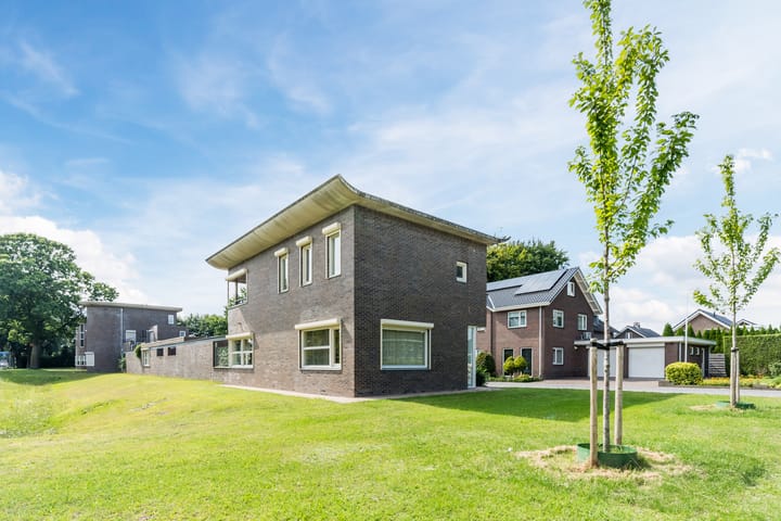 Ernst Casimirstraat 1 in Wezep foto