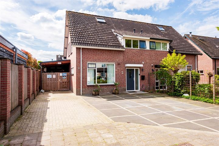 Esdoornstraat 1 in Brakel foto