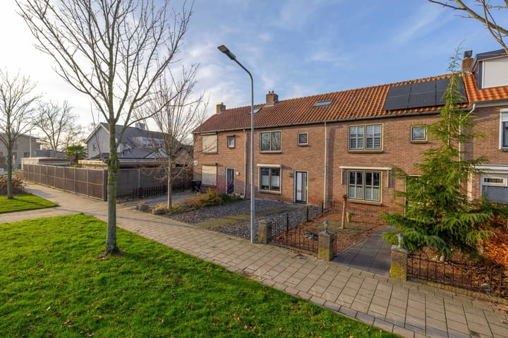 Esdoornstraat 38 in Ooltgensplaat foto