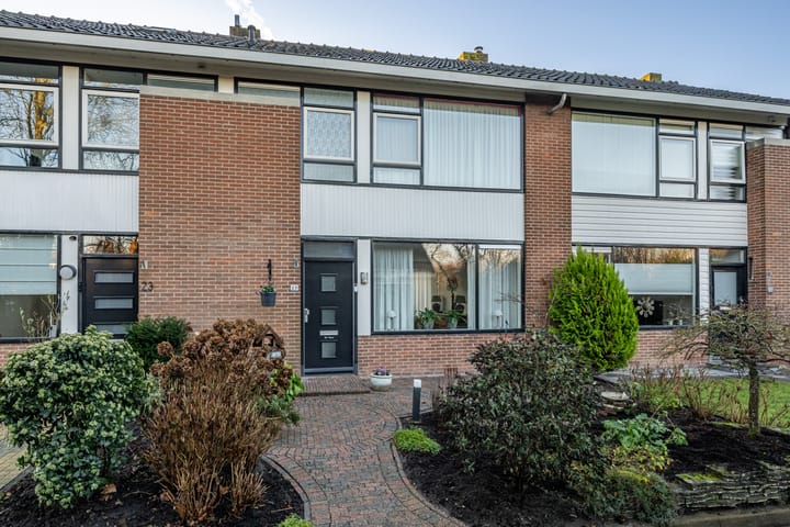 Essenlaan 25 in Middelharnis