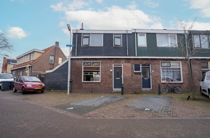 Finsestraat 1 in Zaandam