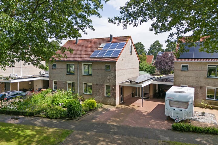 Floralaan 152 in Hardenberg foto