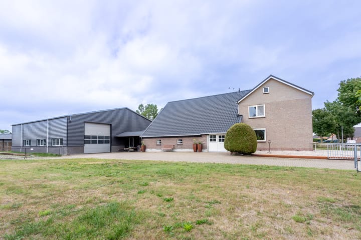 Florastraat 27 in Boven-Leeuwen foto