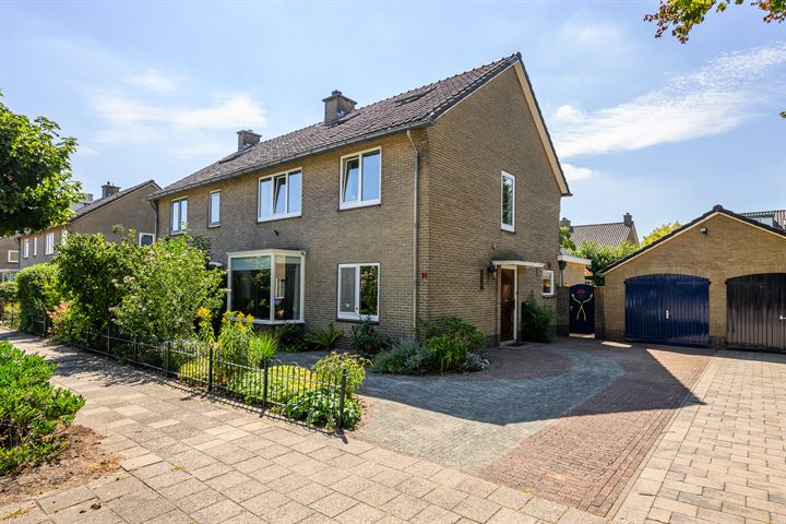 Frans Halslaan 14 in Loosdrecht foto