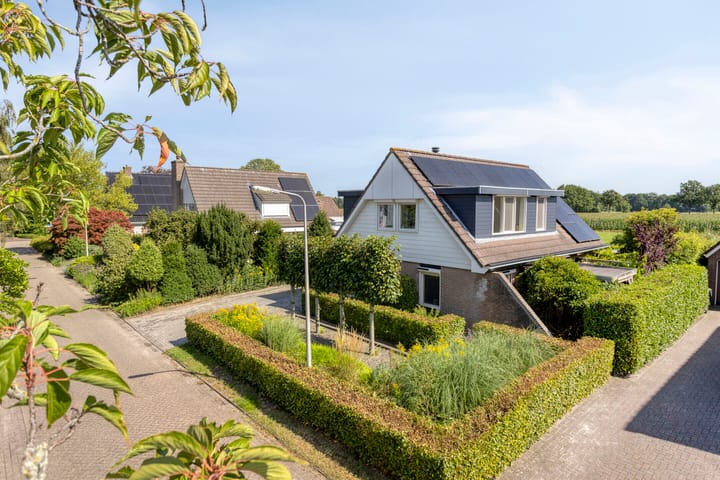 G.F.Vosstraat 18 in Oldeholtpade foto