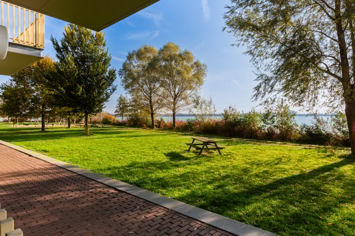 Gardameer 73 in Woerden foto