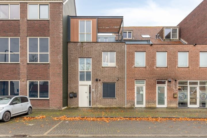 Gedempt Kanaal 13 in Middelharnis foto