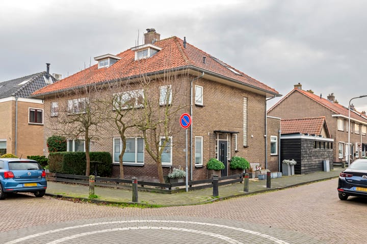 Generaal Pironstraat 24 in Leerdam foto
