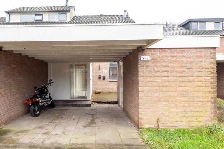 Gerrit Peuscherstraat 225 in Hengelo foto