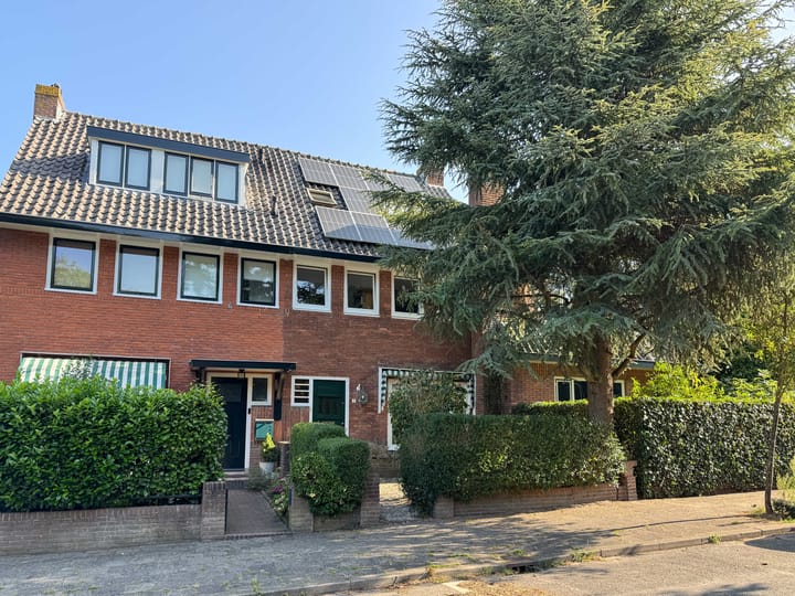 Goudenregenlaan 2 in Hilversum foto