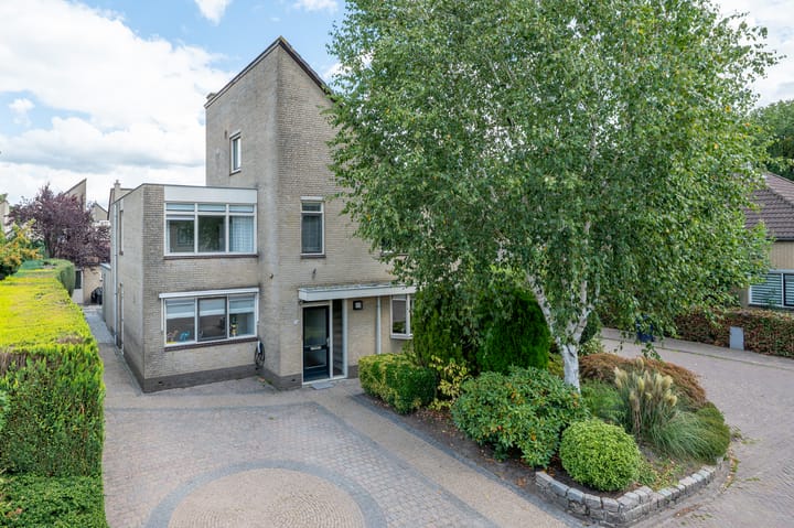 Goudvink 34 in Soest foto