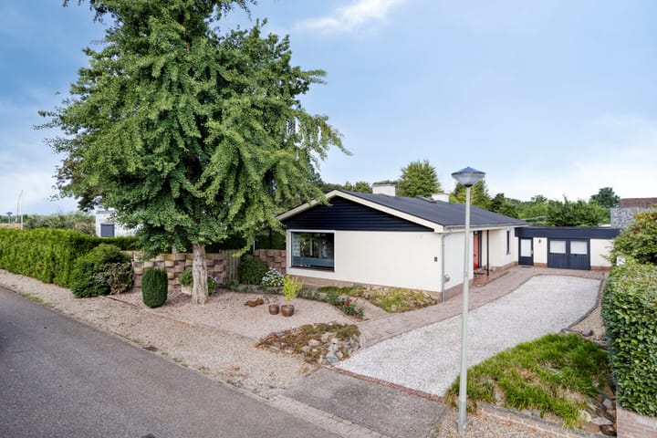 Graaf de Hompeschstraat 1 in Ohé en Laak foto