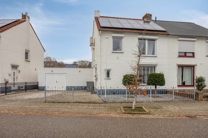 Graaf van Bronkhorststr 2 in Gronsveld foto