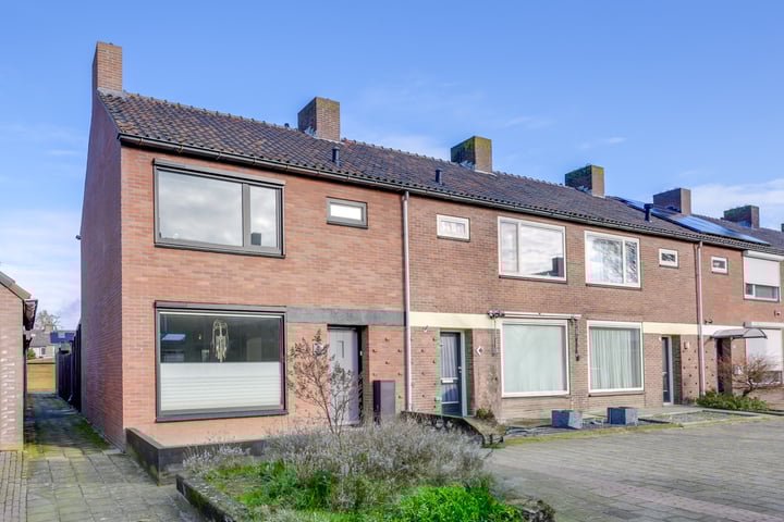 Gravenstraat 1 in Rijen foto