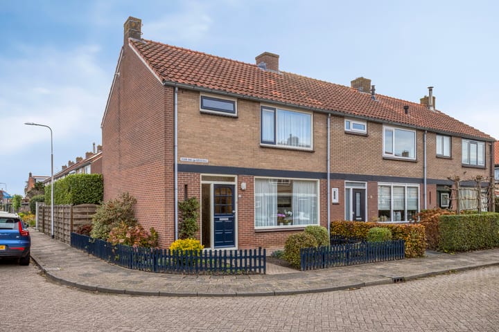 Gravin Anna van Burenstraat 12 in Zuid-Beijerland foto