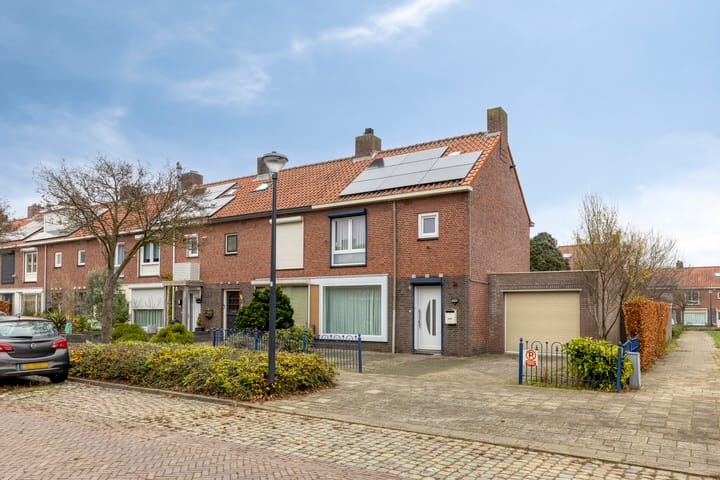 Grensvaart 24 in Breda foto