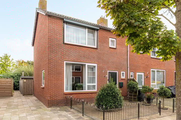 Grietman Roordastraat 9 in Oosterzee foto