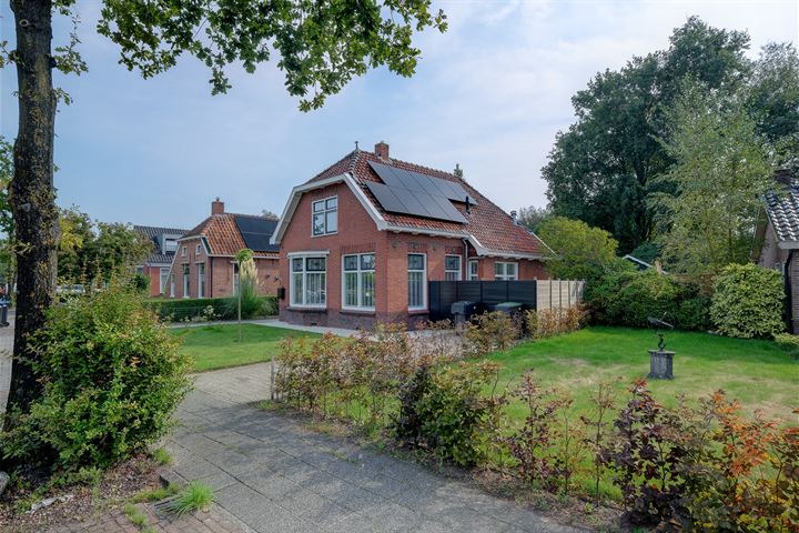 Groningerstraat 3 in Roden foto