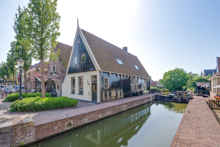 Grote Dam 1 in De Rijp foto