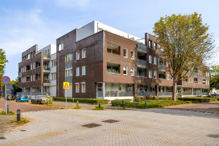 Haageinderhof 8 in Valkenswaard foto