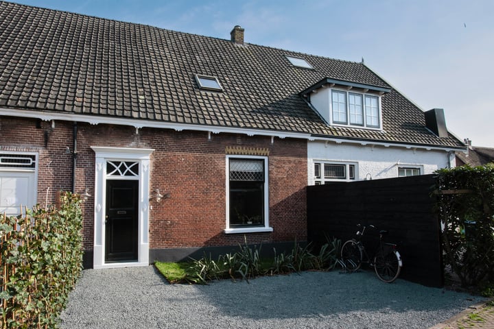 Hangenweg 8 in Huizen foto