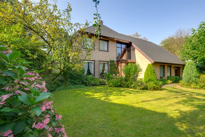 Harpdreef 79 in Etten-Leur foto