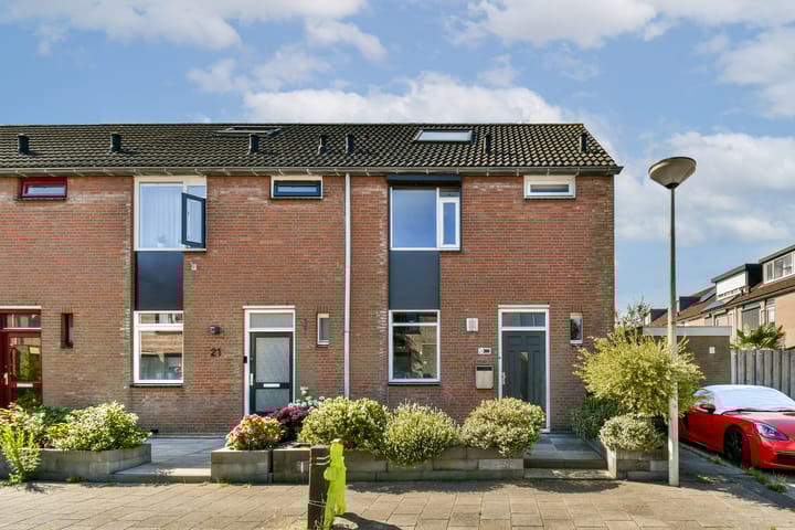 Harpoenier 23 in Landsmeer foto