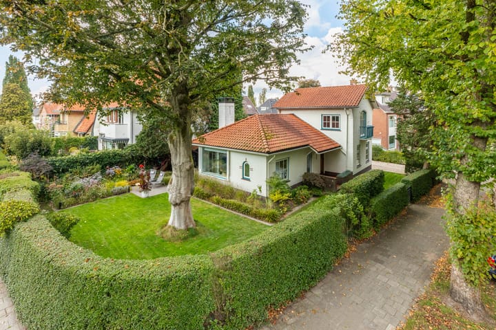 Hazelaarlaan 42 in Hilversum foto