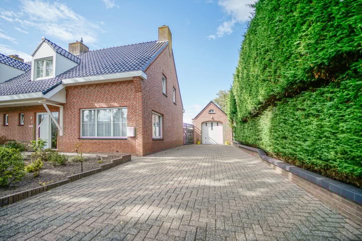 Hazelaarstraat 2 in St. Willebrord