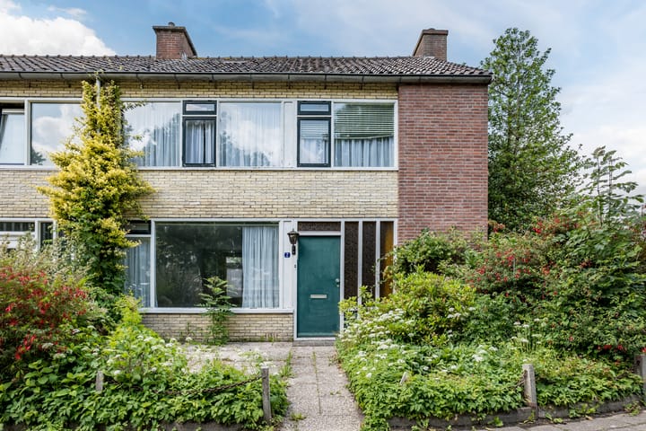 Hazelaarstraat 2 in Hoogeveen foto
