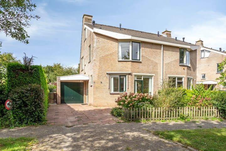 Hazeleger 62 in Zeewolde foto