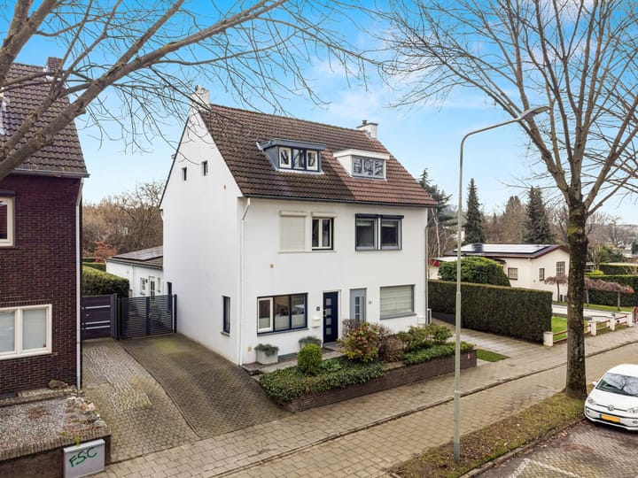 Heerlenerweg 22 in Sittard foto