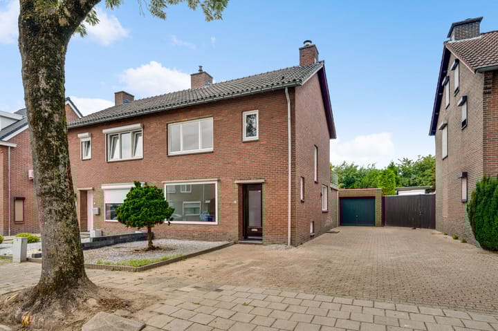 Heidestraat 53A in Geleen foto