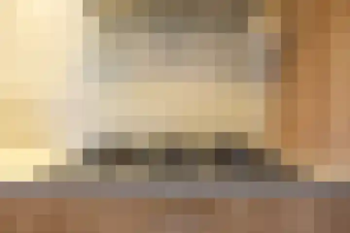 Helmbloem 7 Elsloo thumbnail 12