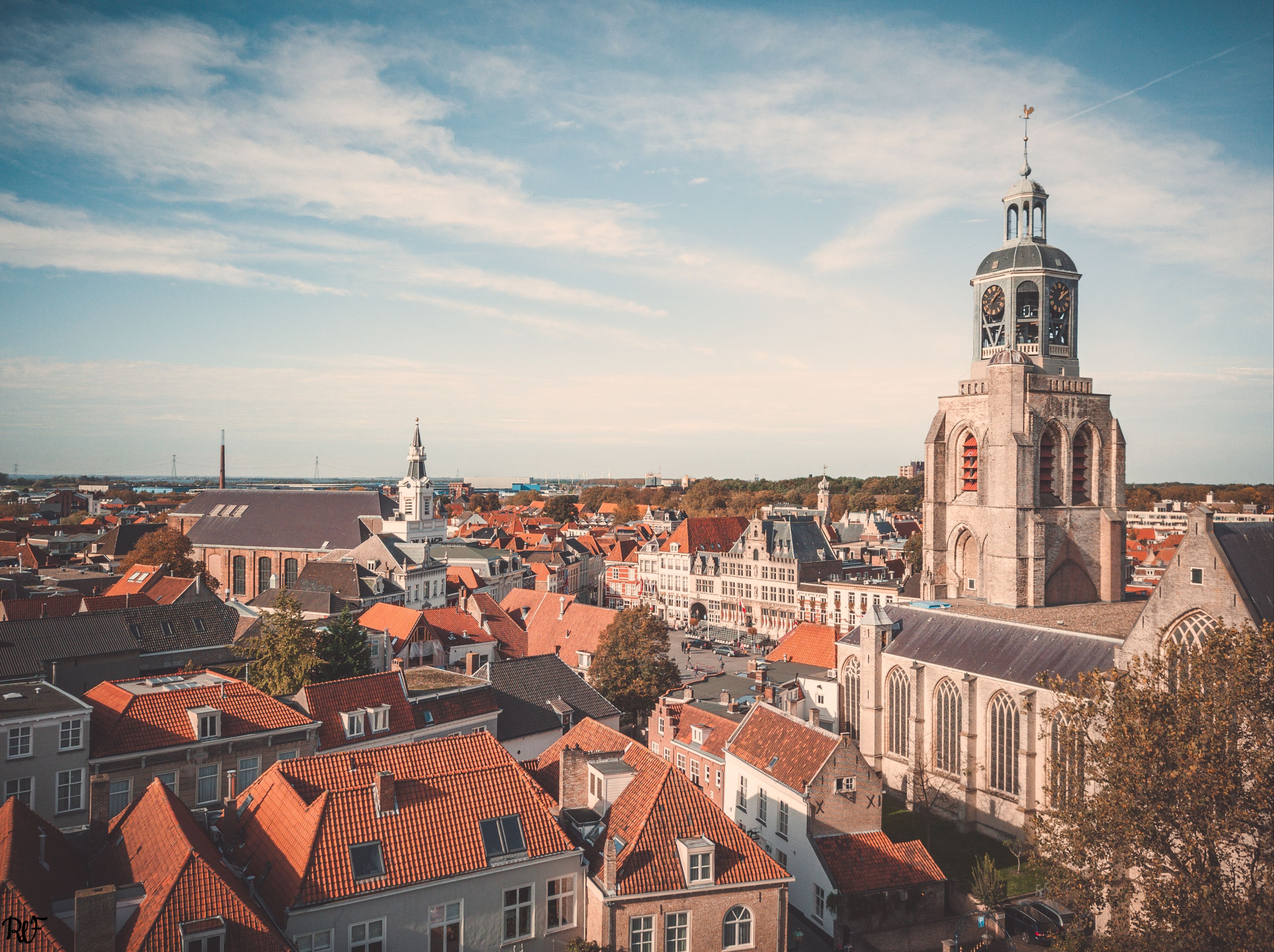 Logo van Helmig Makelaardij en Taxatieburo o.z. B.V.