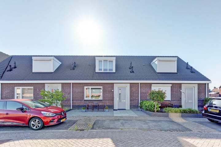 Henri Dunantstraat 7 in Sint-Maartensdijk foto