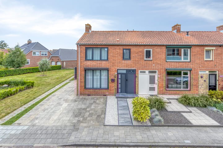 Henry Dunantstraat 45 in Kruiningen foto