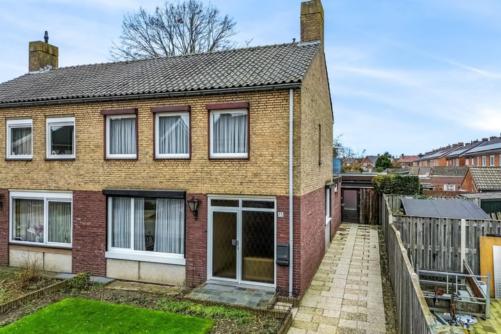 Herm Doubenstraat 15 in Belfeld foto