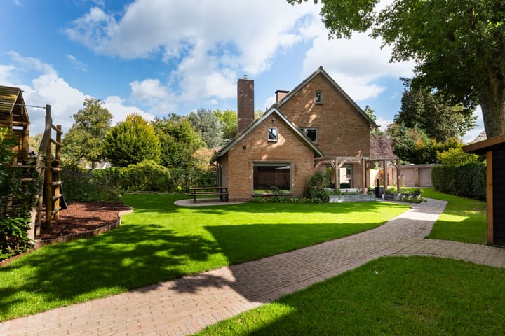 Hilversumseweg 9 in Laren foto