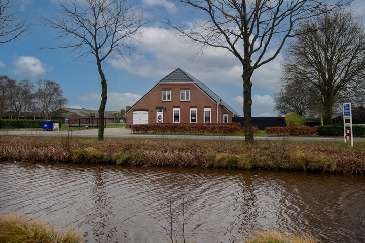 Hoofdkanaal OZ 110 in Emmer-Compascuum foto