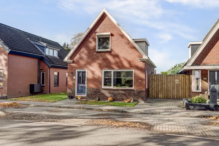 Hoofdkanaal WZ 104 in Emmer-Compascuum foto