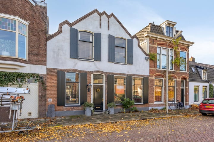 Hoofdstraat 100 in Leiderdorp foto