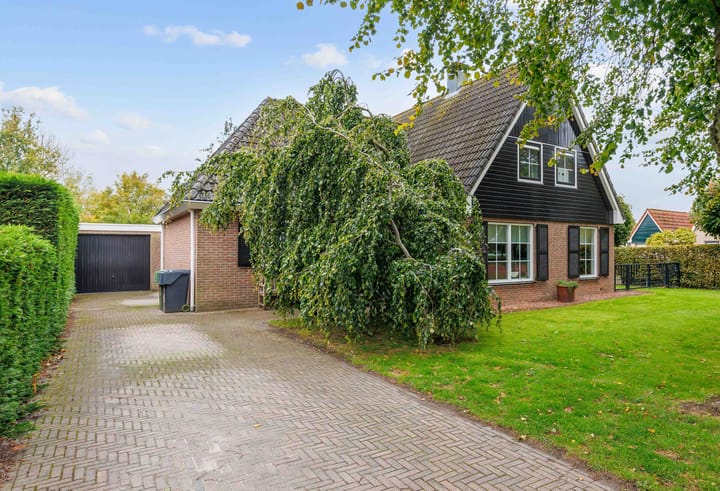 Hoofdweg 11 in Hitzum foto